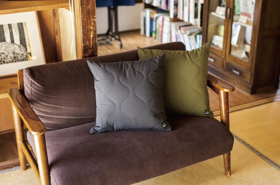 キャンプ、車中泊、ルームウェアに「着る寝袋モモンガ」期間限定で